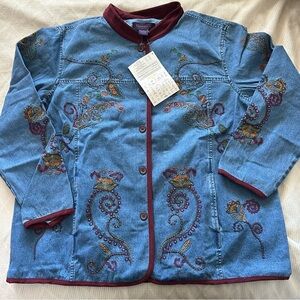 DENIM‎ & CO NWT Embroidered Floral Jean Jacket Maroon Burgundy Trim Button Down